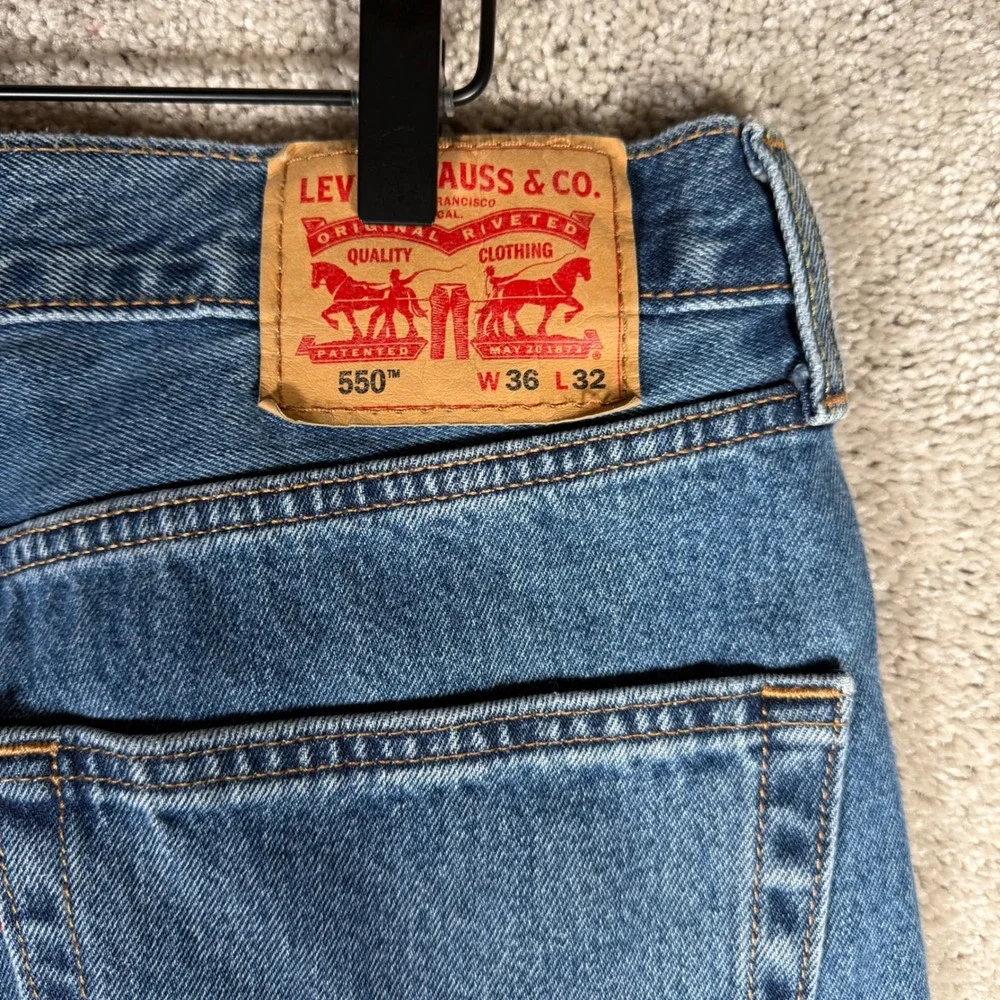 Levis 550 Relaxed Fit Tapered Leg Jeans Men's 36x32 Blue Medium Wash Denim